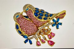 Heidi Daus, broche oiseau Song ornée de cristaux et d'épingles
