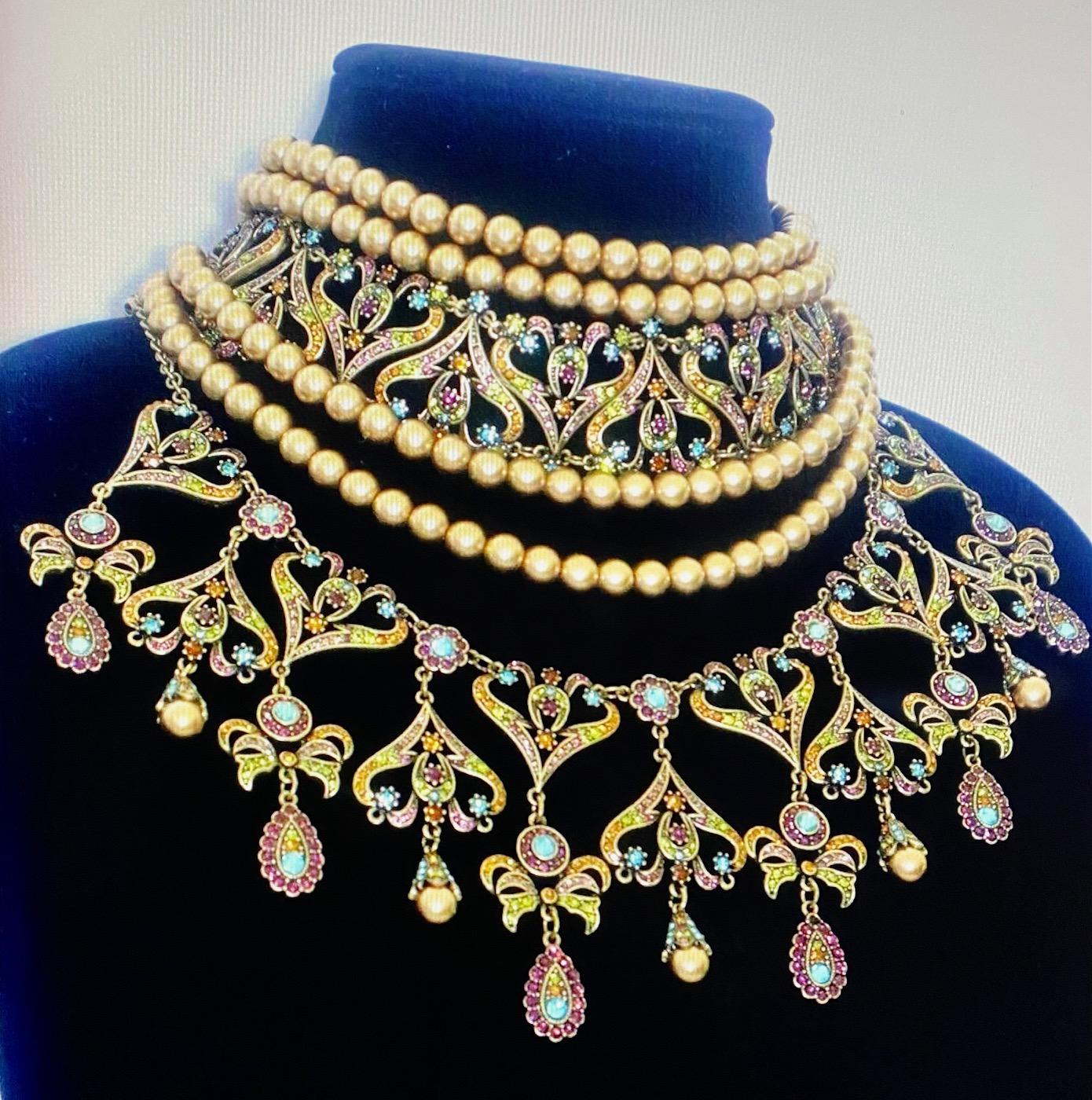 Heidi Daus Verführerische Fantasie Gold Choker mit Perlenhalskette SWAROVSKI SELTEN (Moderne) im Angebot