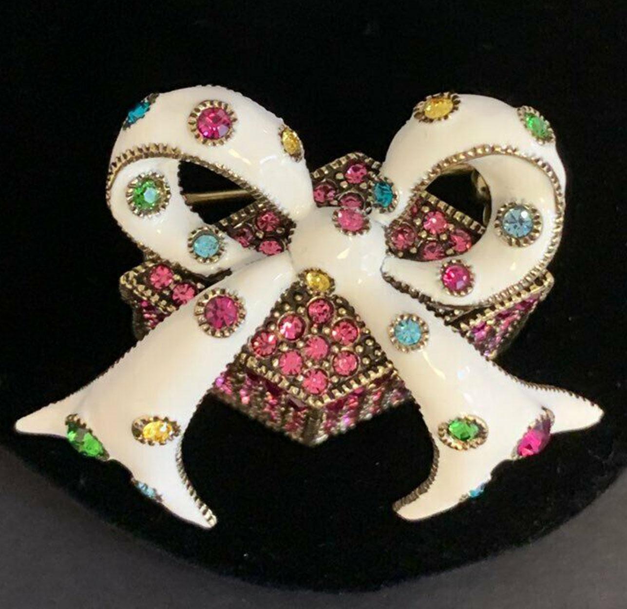 HEIDI DAUS Signed Glamorous Gift Box Brooch Pin Designer Estate Find In New Condition In Montreal, QC
