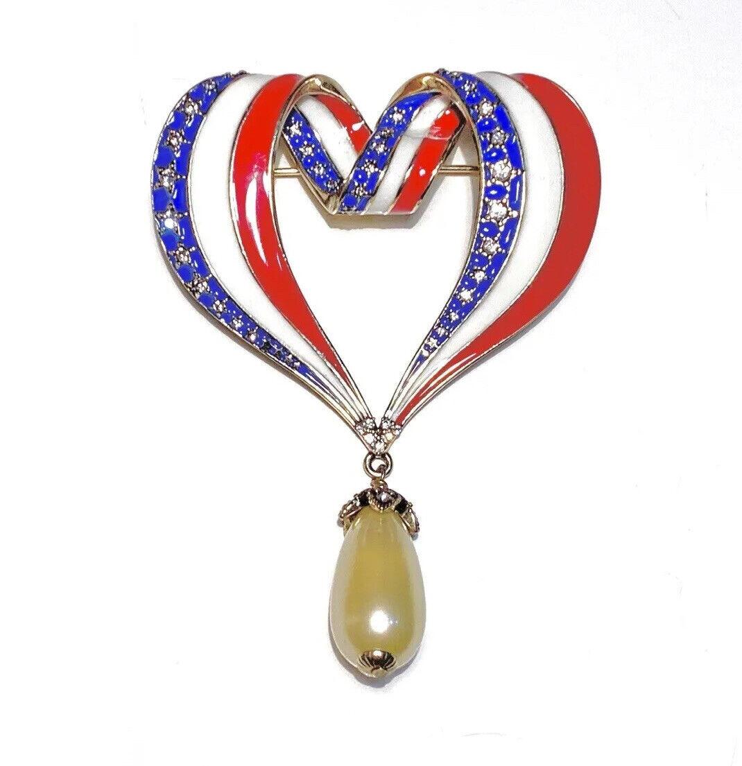 HEIDI DAUS Signed Patriot Stars & Stripes Enamel Crystal Designer Vintage Brooch In Excellent Condition For Sale In Montreal, QC