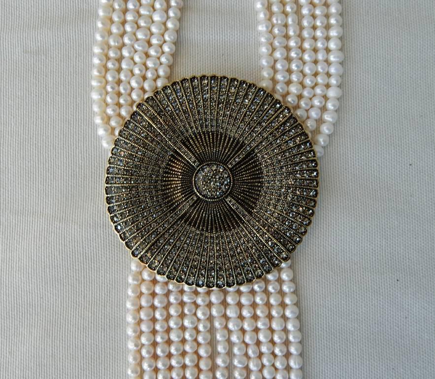 Exquisite statement Heidi Daus iconic Belgian Disc necklace new in box.   The iconic disc is known in her collection.  However, this drop necklace is constructed of pure white 