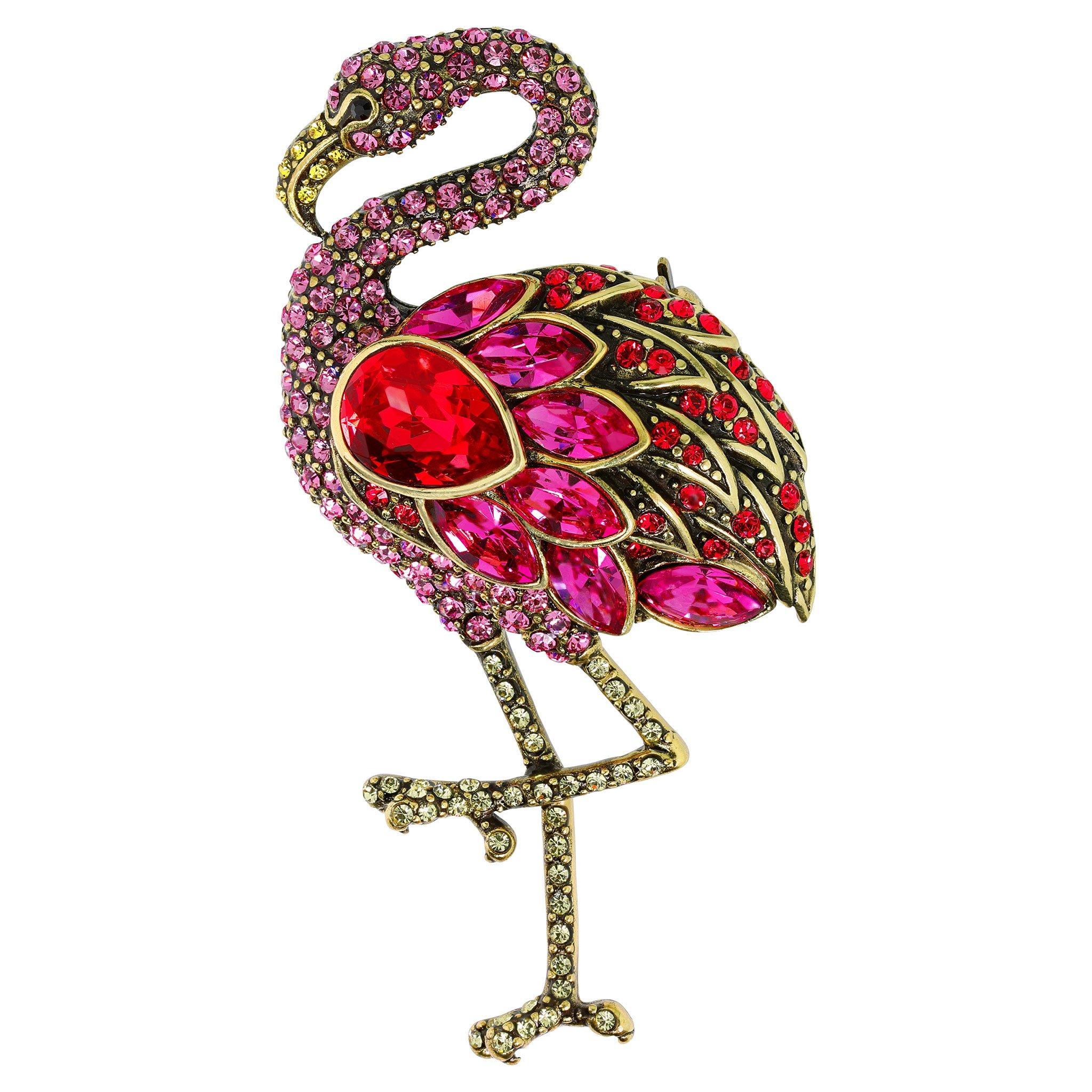 Unsere Tickled Pink Crystal Pin ist fabelhaft kokett und macht jedes Outfit zu einer Party. Dieser schicke rosa Flamingo in hellrosa Kristallpavé, mit einem Schnabel in hellem Topas-Kristall, Beinen in Jonquil-Kristall, Federn in