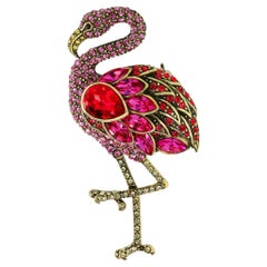 Heidi Daus Broche rose à carreaux en forme de flamingo ornée de cristaux multicolores