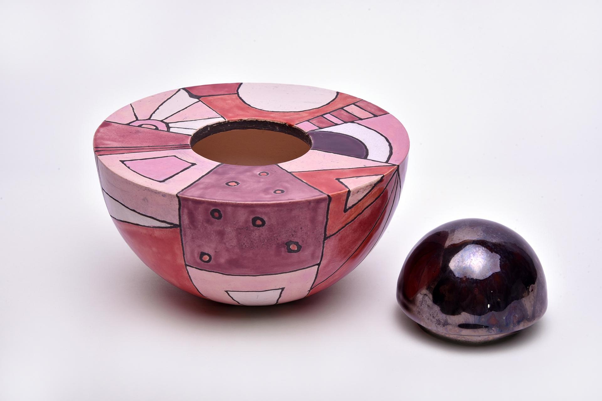 Ceramic urn - multicolored red by Heidi Hartmann For Sale 1