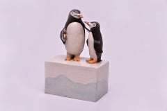 Urna de cerámica artesanal Pingüino con corazón by Heidi Hartmann