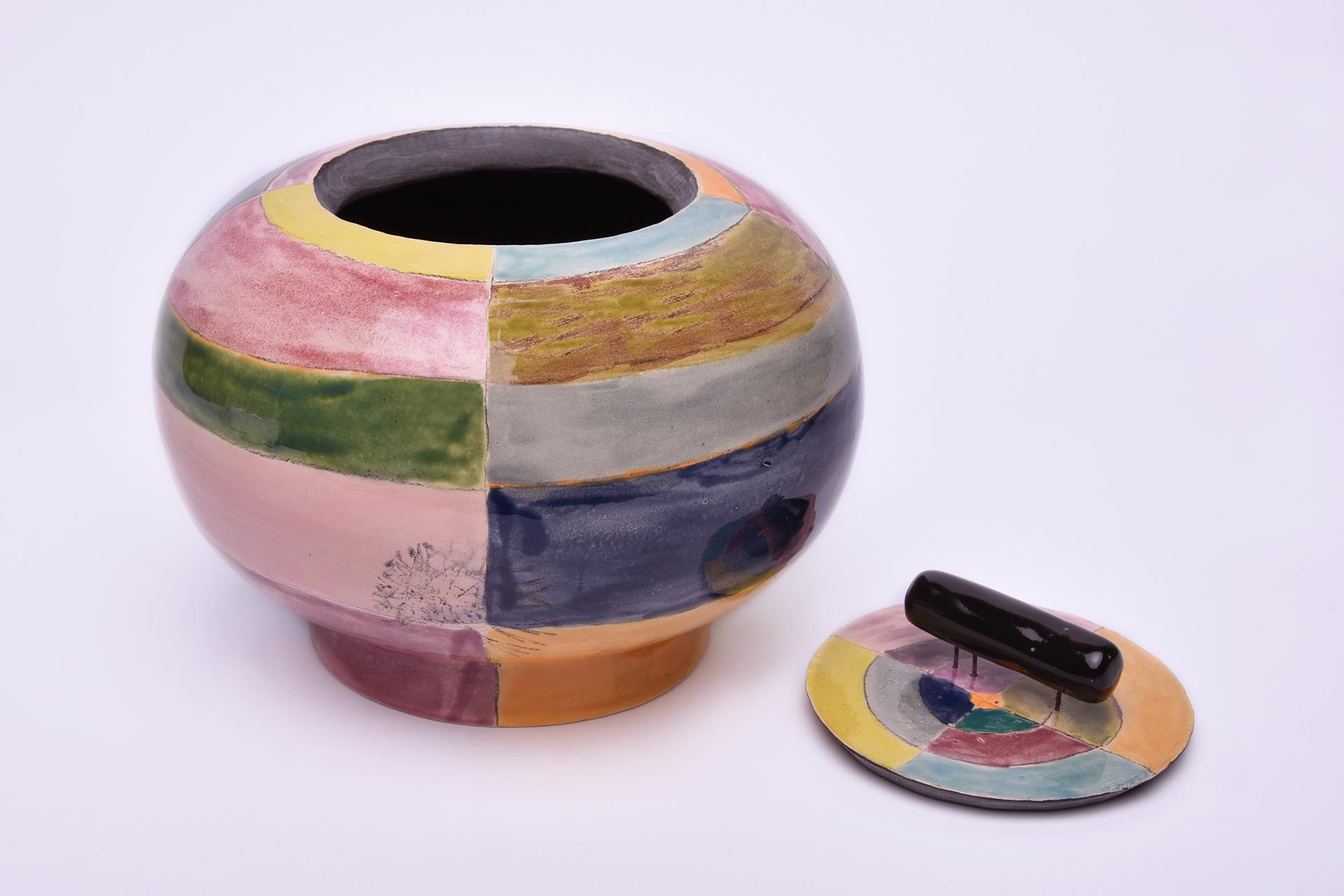 Multicolored ceramic urn - handcrafted by Heidi Hartmann For Sale 1