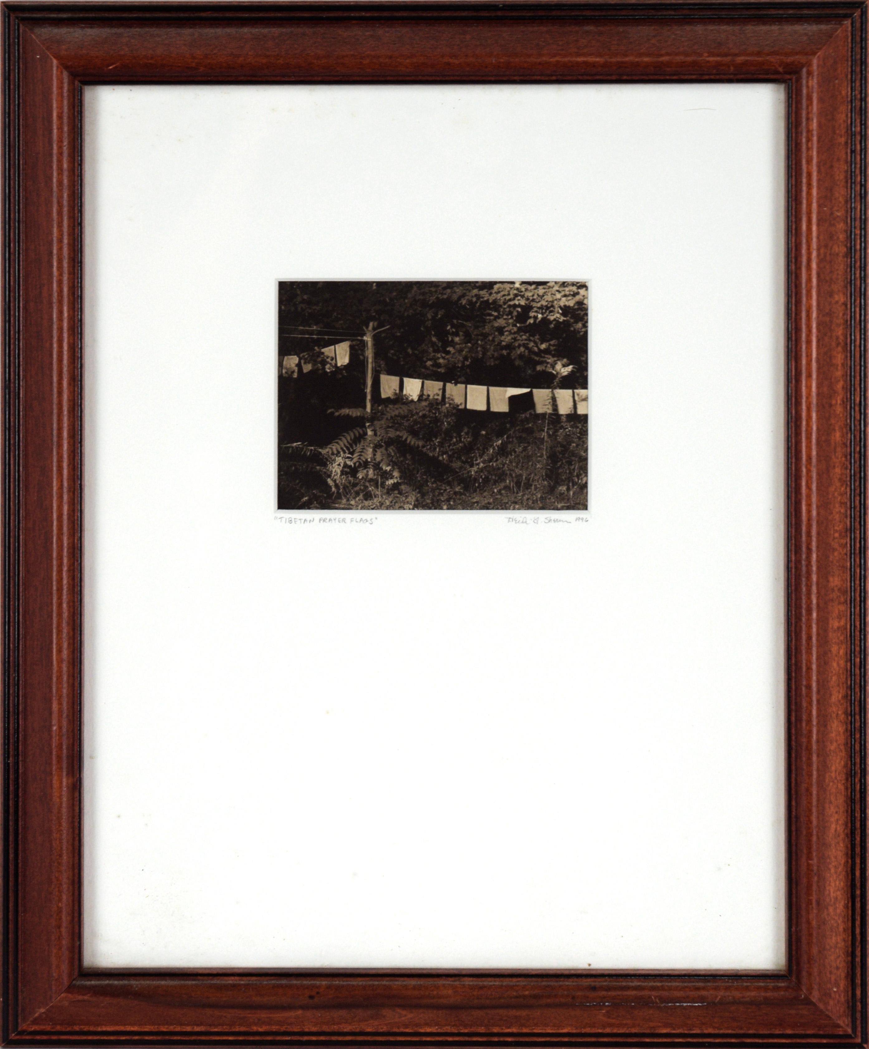 Landscape Photograph de Heidi L Sherman - "Banderas tibetanas de oración" Fotografía en tono sepia