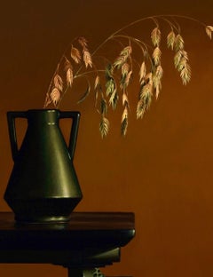 Tisch mit Vase - 21. Contemporary Hyperrealistisches Stilleben