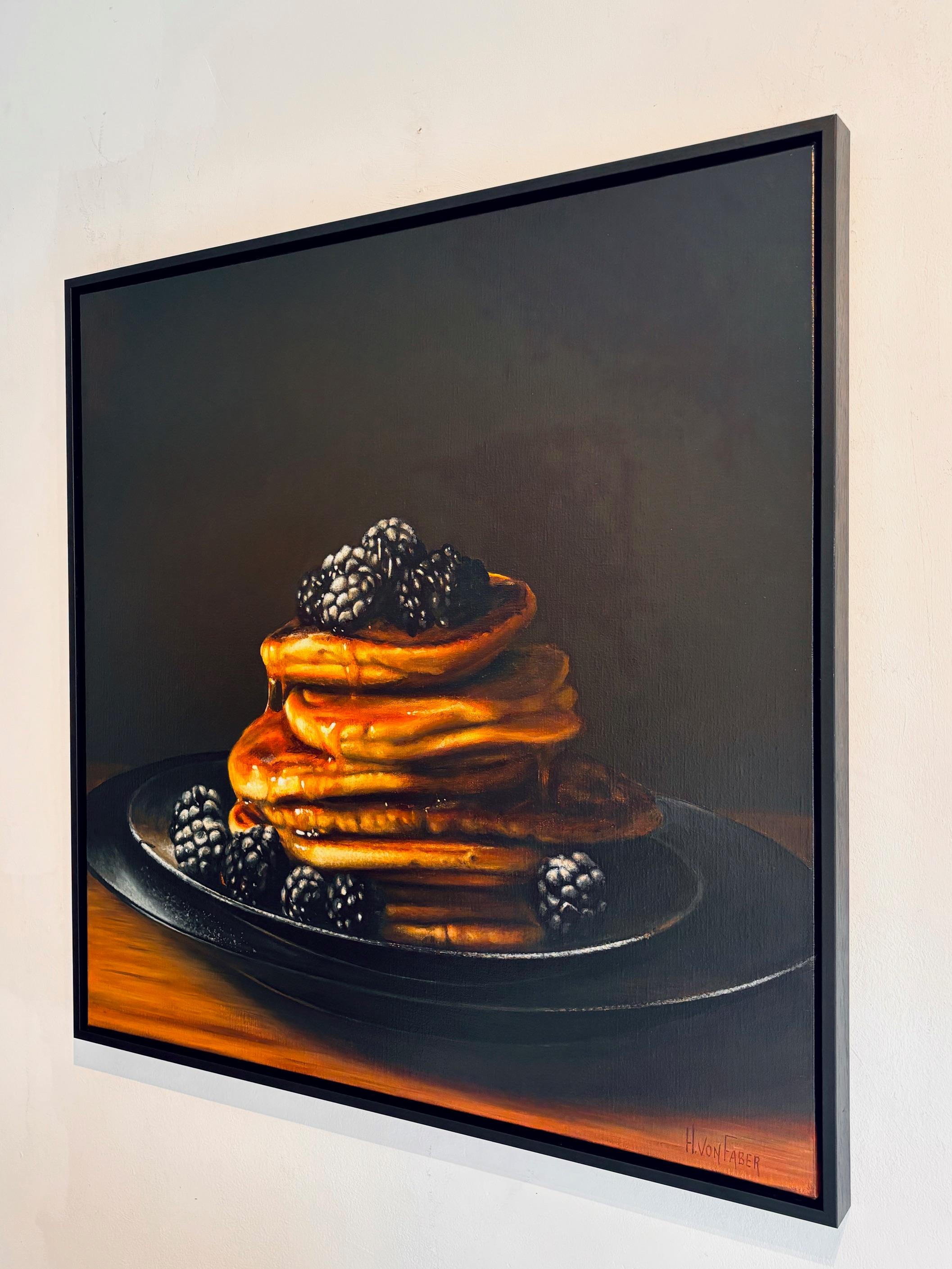 Pfannkuchen und Brombeeren-originale realistische Stillebenmalerei-zeitgenössische Kunst (Fotorealismus), Painting, von Heidi von Faber