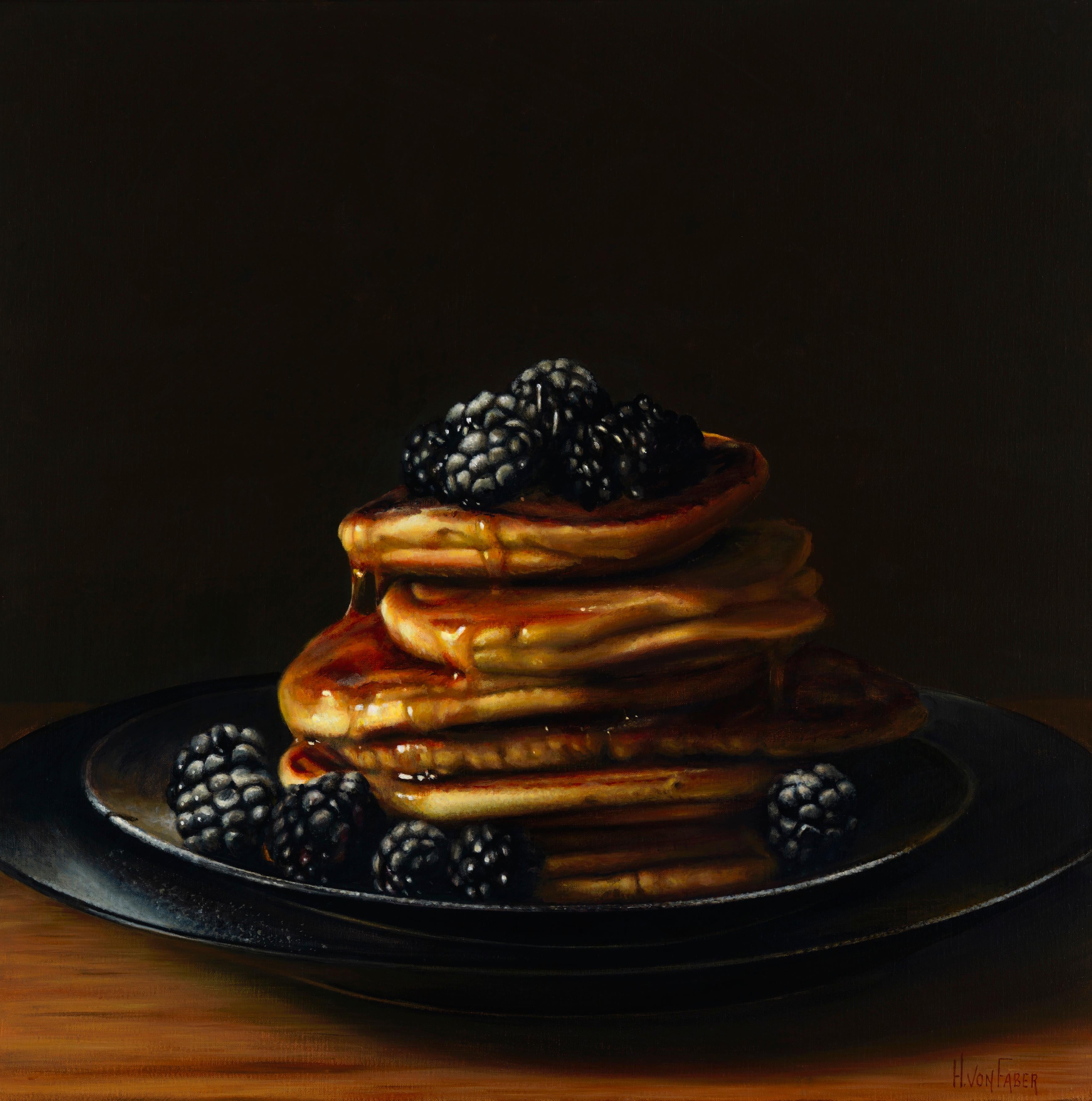 Heidi von Faber Still-Life Painting – Pfannkuchen und Brombeeren-originale realistische Stillebenmalerei-zeitgenössische Kunst