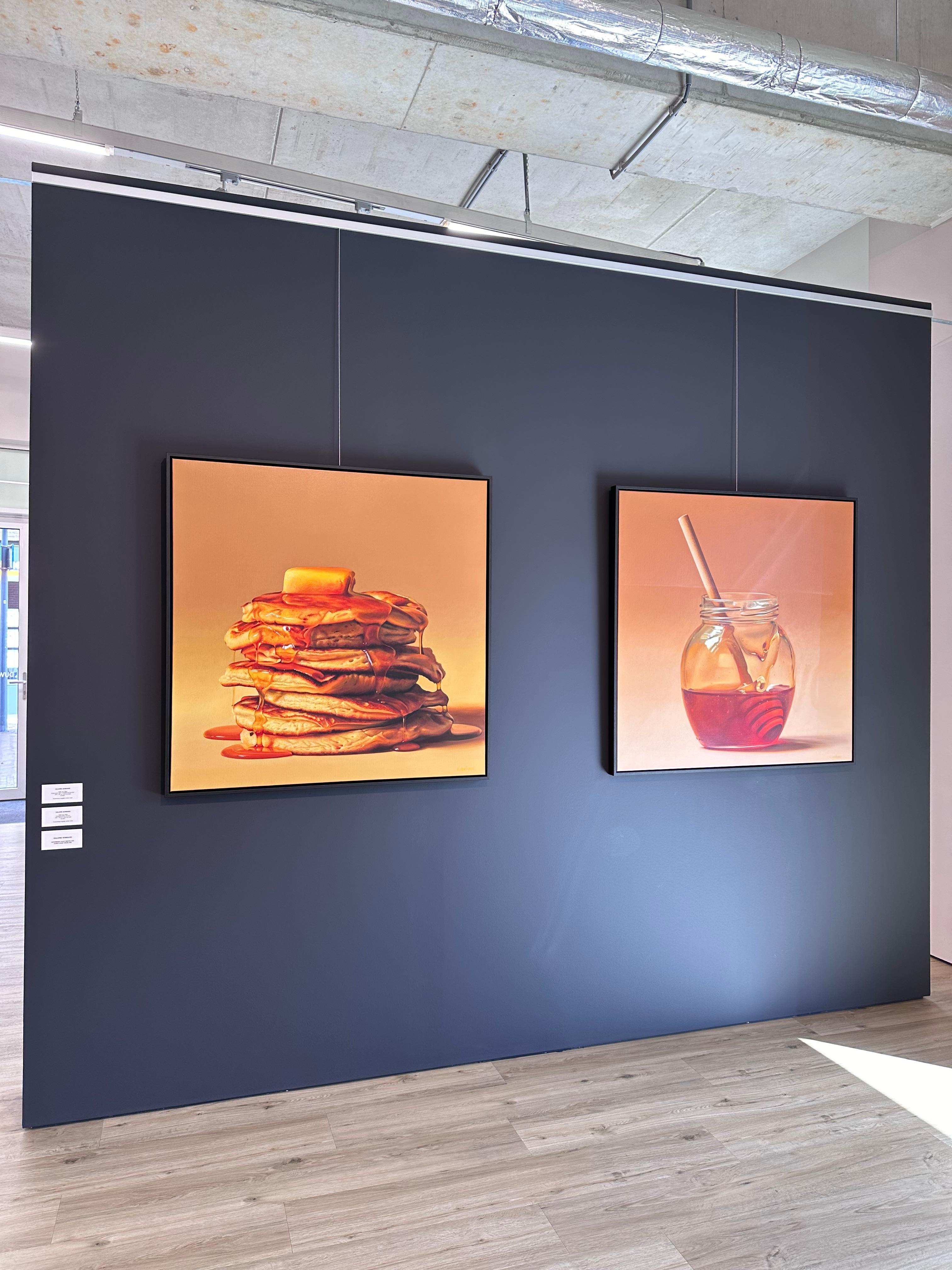 Heidi von Faber
Crêpes, beurre et sirop
Acrylique sur lin
100 x 100 cm ( encadré/ inclus dans le prix 105 x 105 cm)

L'artiste néerlandaise Heidi Von Faber vit et travaille à La Haye. 

Les natures mortes qu'elle peint sont modernes mais réalisées