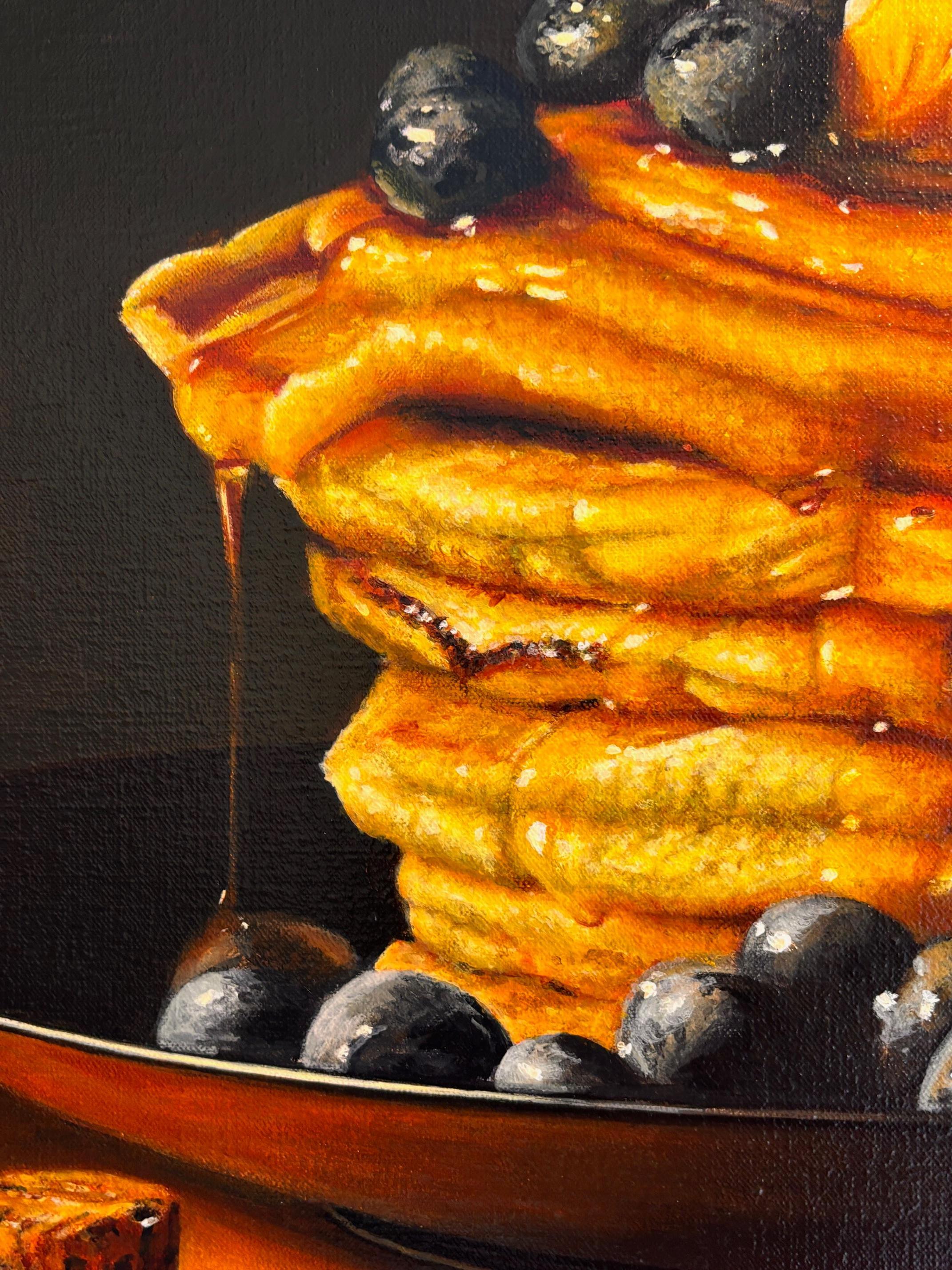 Pfannkuchen mit Ahornsirup-originale Realismus Stillleben Malerei-zeitgenössische Kunst (Schwarz), Still-Life Painting, von Heidi von Faber