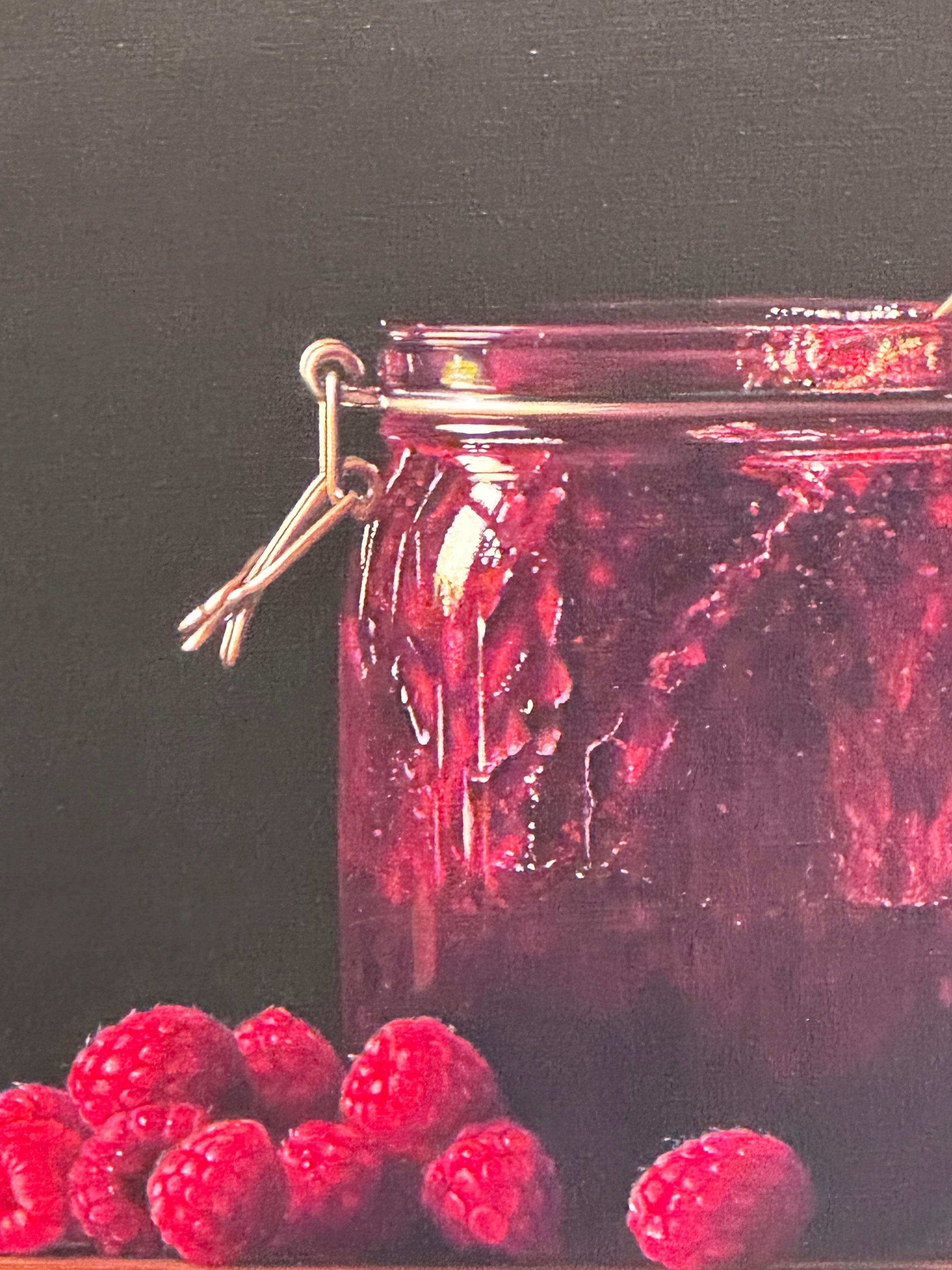 Confiture de framboises - Nature morte hollandaise du 21e siècle peignant un pot avec de la confiture de framboises en vente 2