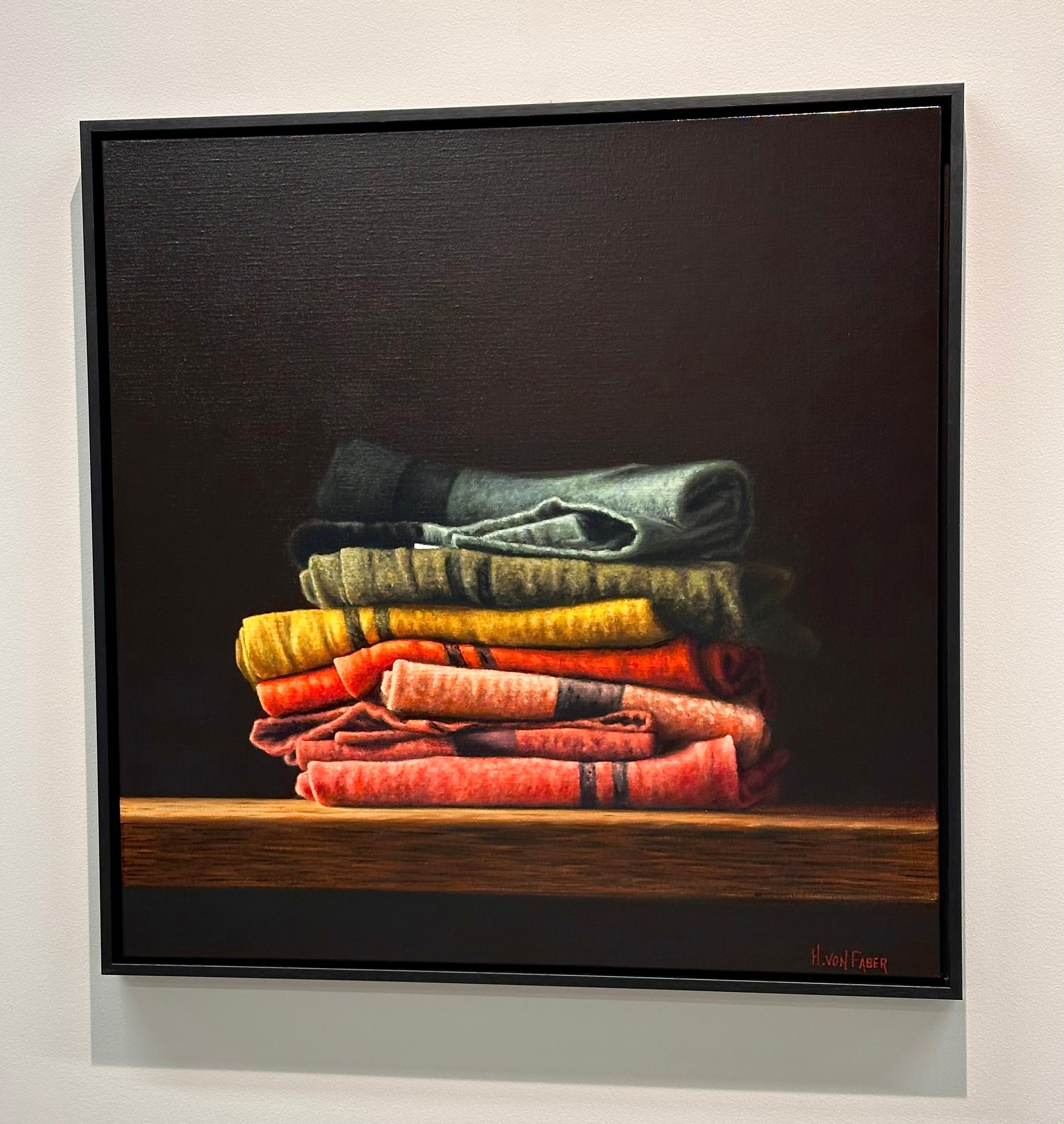 Torchons - Nature morte réaliste du 21e siècle avec des torchons colorés - Painting de Heidi von Faber