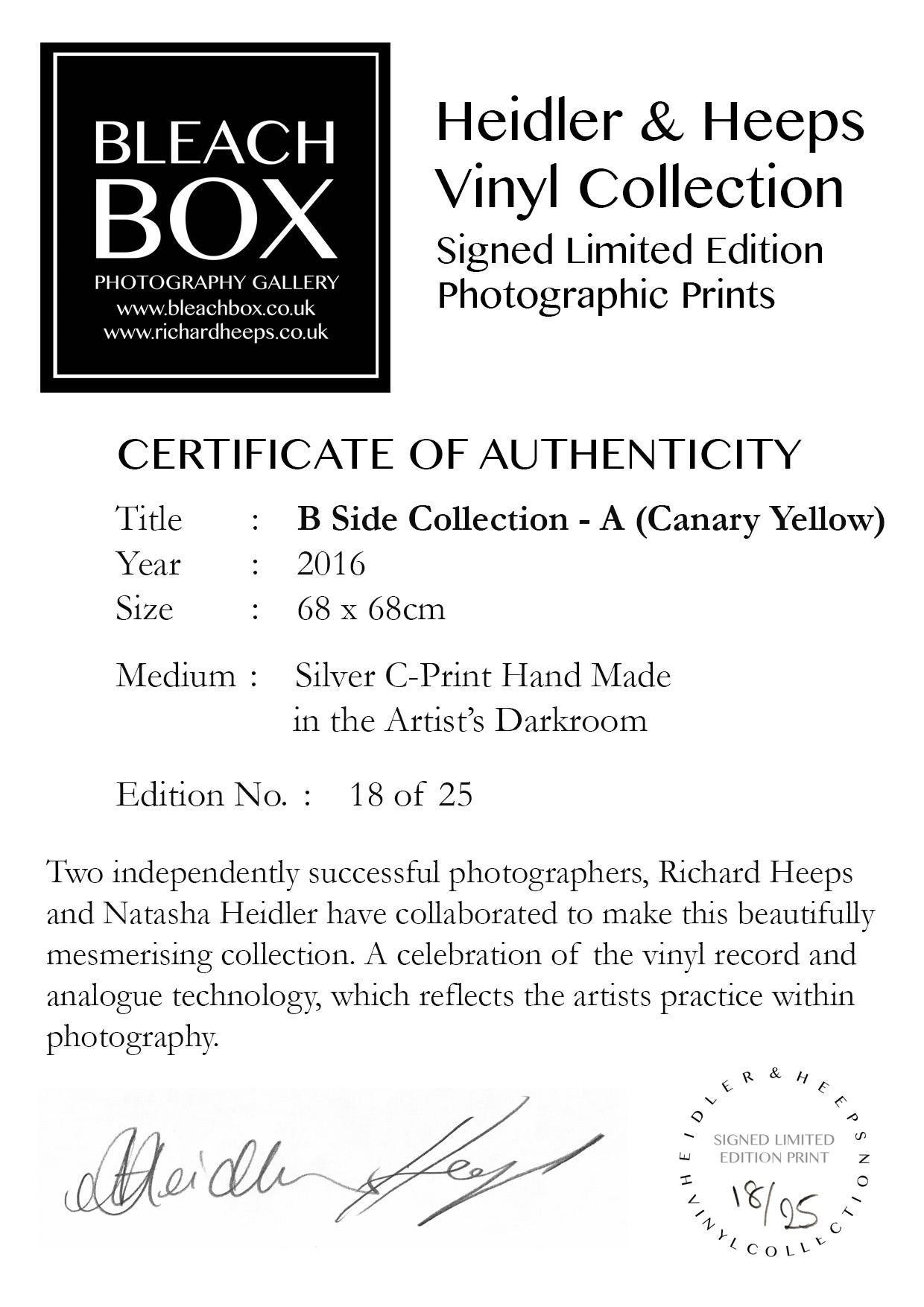 Collezione di vinili B Side, A (giallo canarino) - Foto concettuale Pop Art a colori - Print di Heidler & Heeps