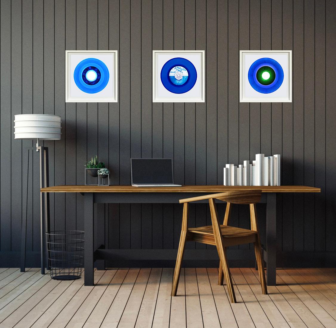 Collezione di vinili B Side - I. A. B.  Trio - Fotografia Pop Art a colori - Print Grigio di Heidler & Heeps
