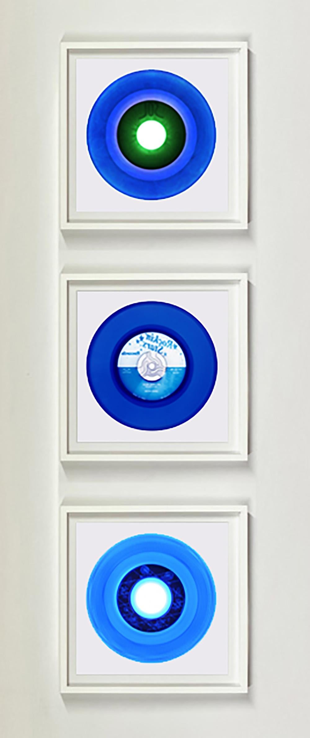 Collezione di vinili B Side - I. A. B.  Trio - Fotografia Pop Art a colori - Print di Heidler & Heeps