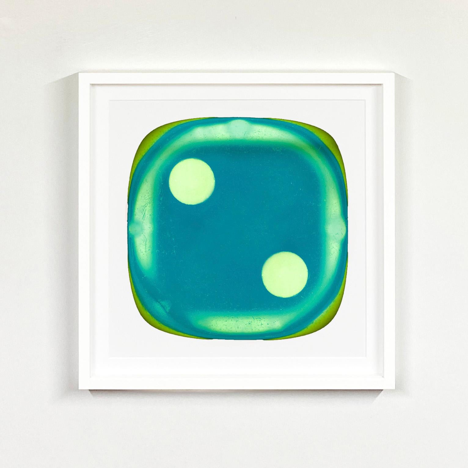 Dice Serie 16 Stck Multicolor ''Twos'' Installation  Pop-Art Farbfotografie (Beige), Color Photograph, von Heidler & Heeps