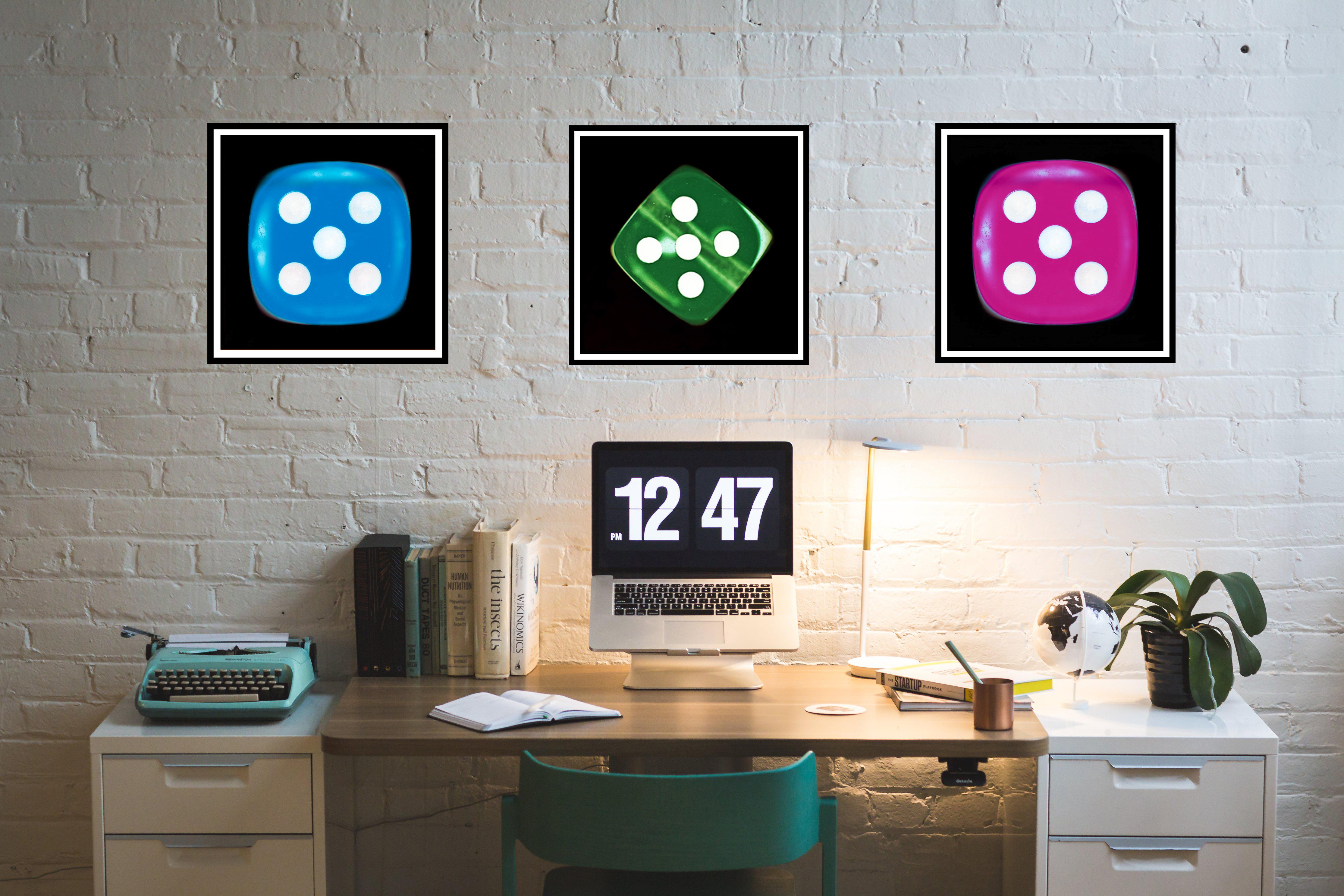 Série Dice, Six Bleus - Photographie Couleur Pop Art en vente 2