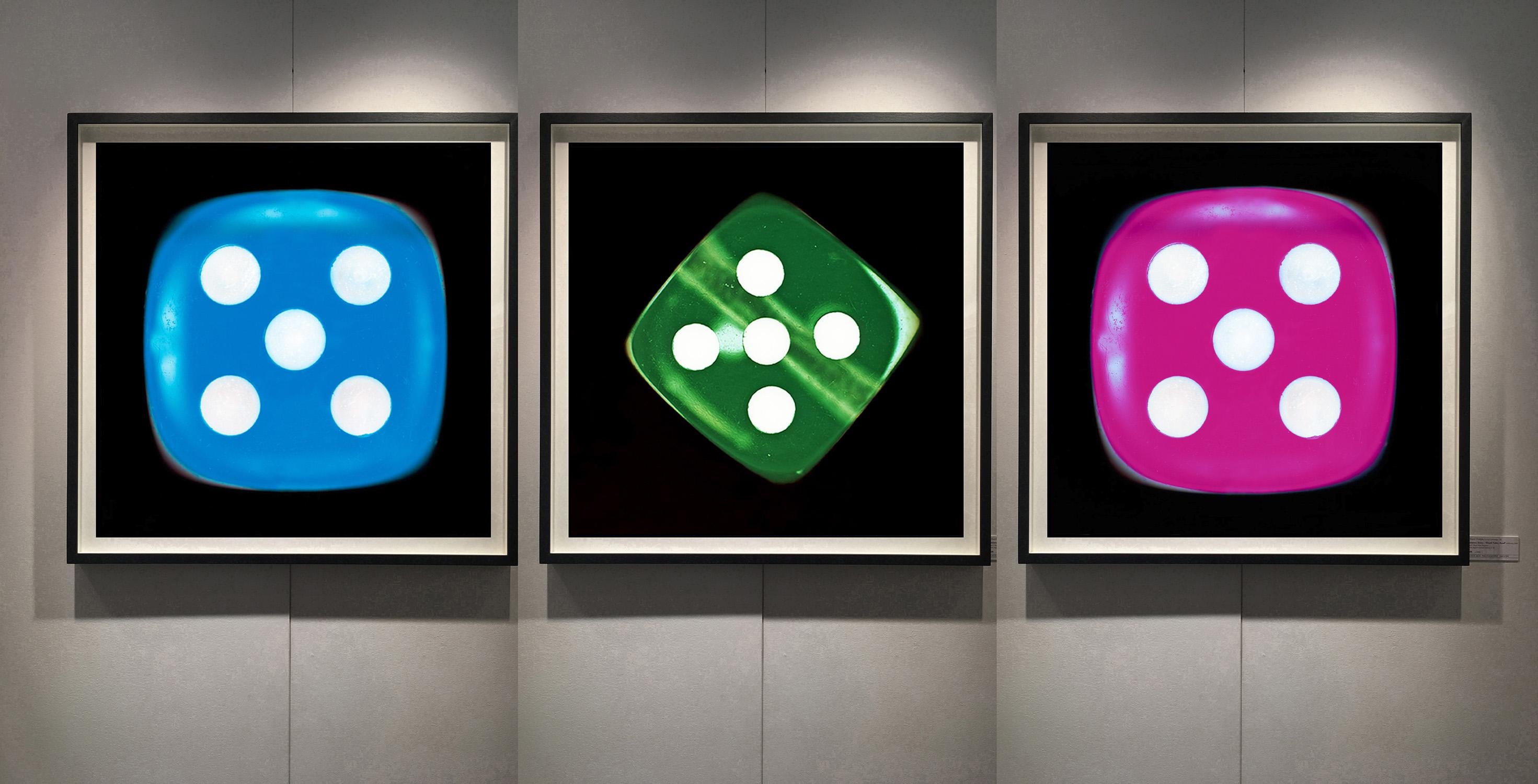 Série Dice - Une, trois, six - Trois photographies en couleur pop art contemporain en vente 6