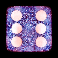 Série Dice, Purple Sparkles Six - Photographie couleur conceptuelle