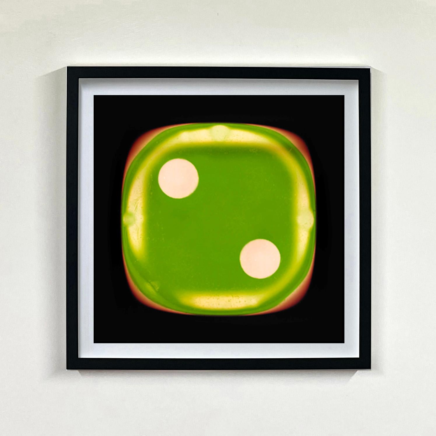 Dice Series Zwei Grüne Pop-Art-Farbfotografie-Serie – Photograph von Heidler & Heeps