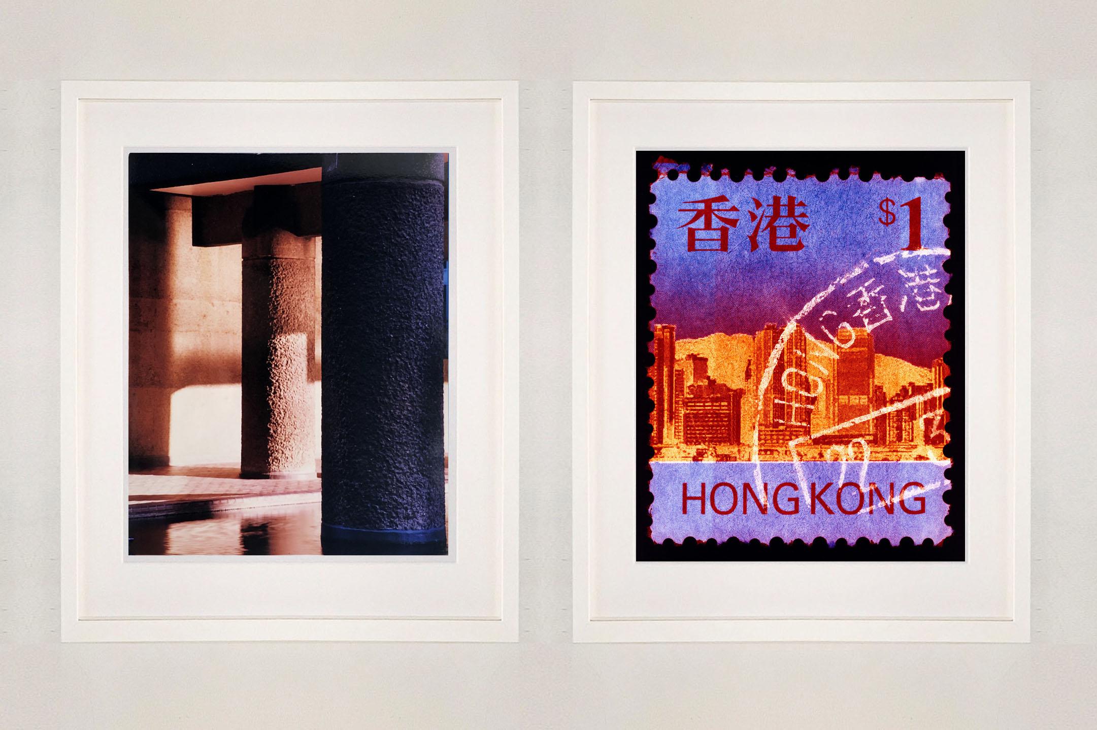 Briefmarkensammlung aus Hongkong, HK$1 – Pop-Art-Farbfotografie im Angebot 2