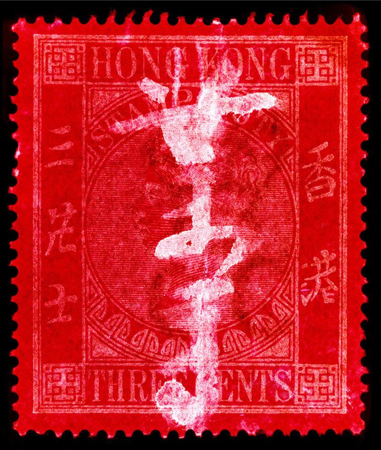 Color Photograph Heidler & Heeps - Collection de timbres de Hong Kong, QV 3 cents - Photographie couleur Pop Art