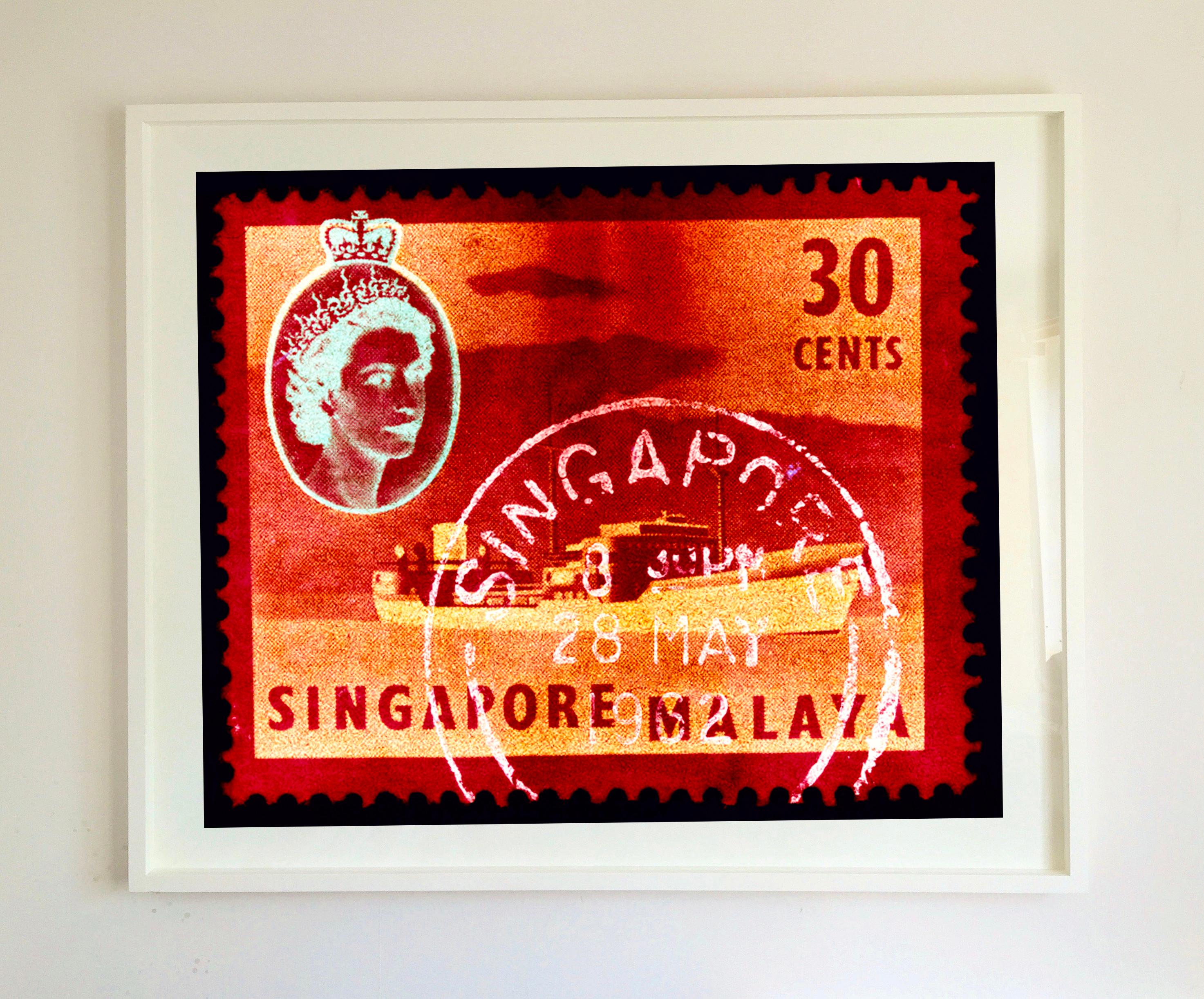 Singapurer Briefmarkensammlung, 30 Cents QEII Öltanker Rot – Pop Art Farbfoto im Angebot 1