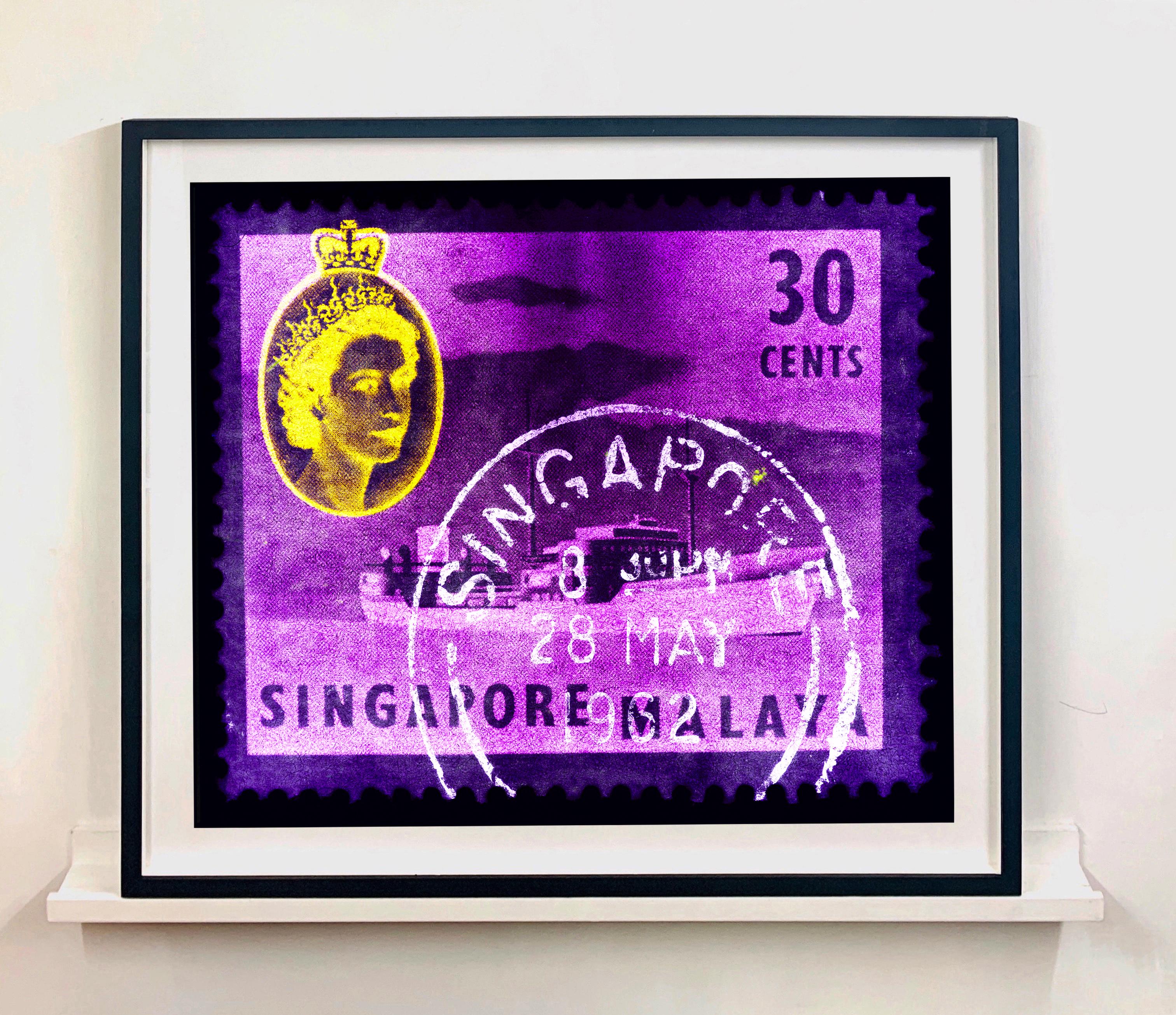 Singapurer Stempelkollektion, 30c QEII Öltanker in Lila – Pop-Art-Farbfoto im Angebot 4