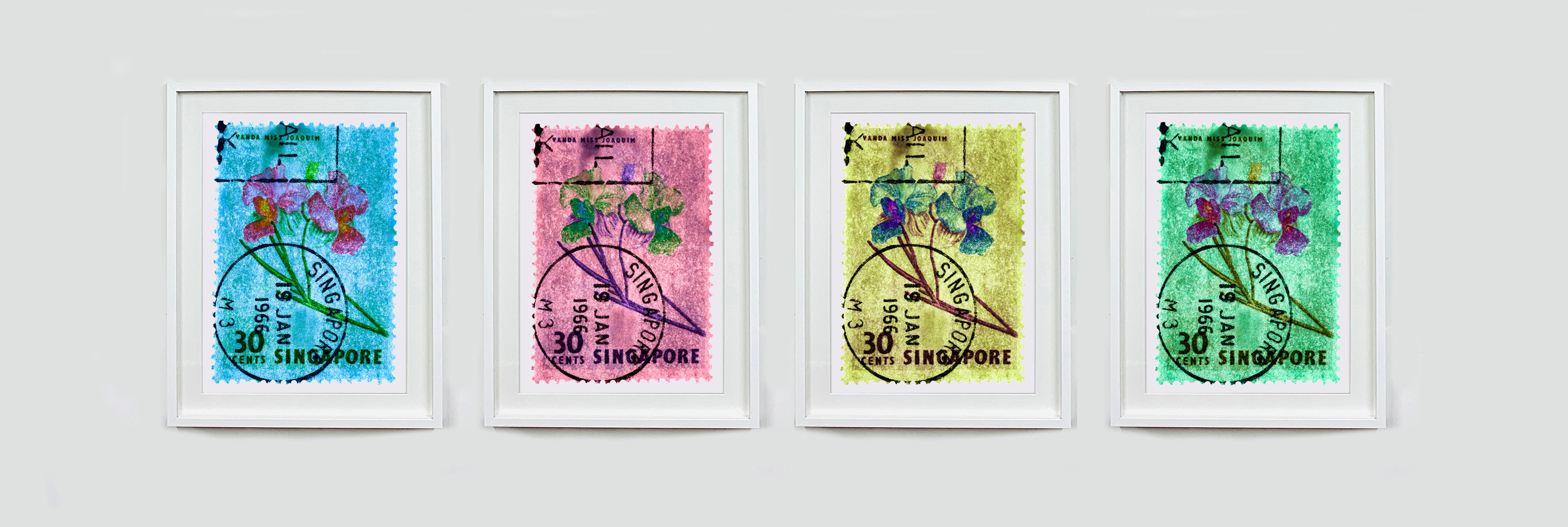 30 Cents Singapur Orchidee Blau, aus der Heidler & Heeps Stamp Collection'S.
Die historischen Briefmarken der Heidler & Heeps Stamp Collection'S, Singapore Series 'Postcards from Afar' wurden mit Pop Art des einundzwanzigsten Jahrhunderts neu