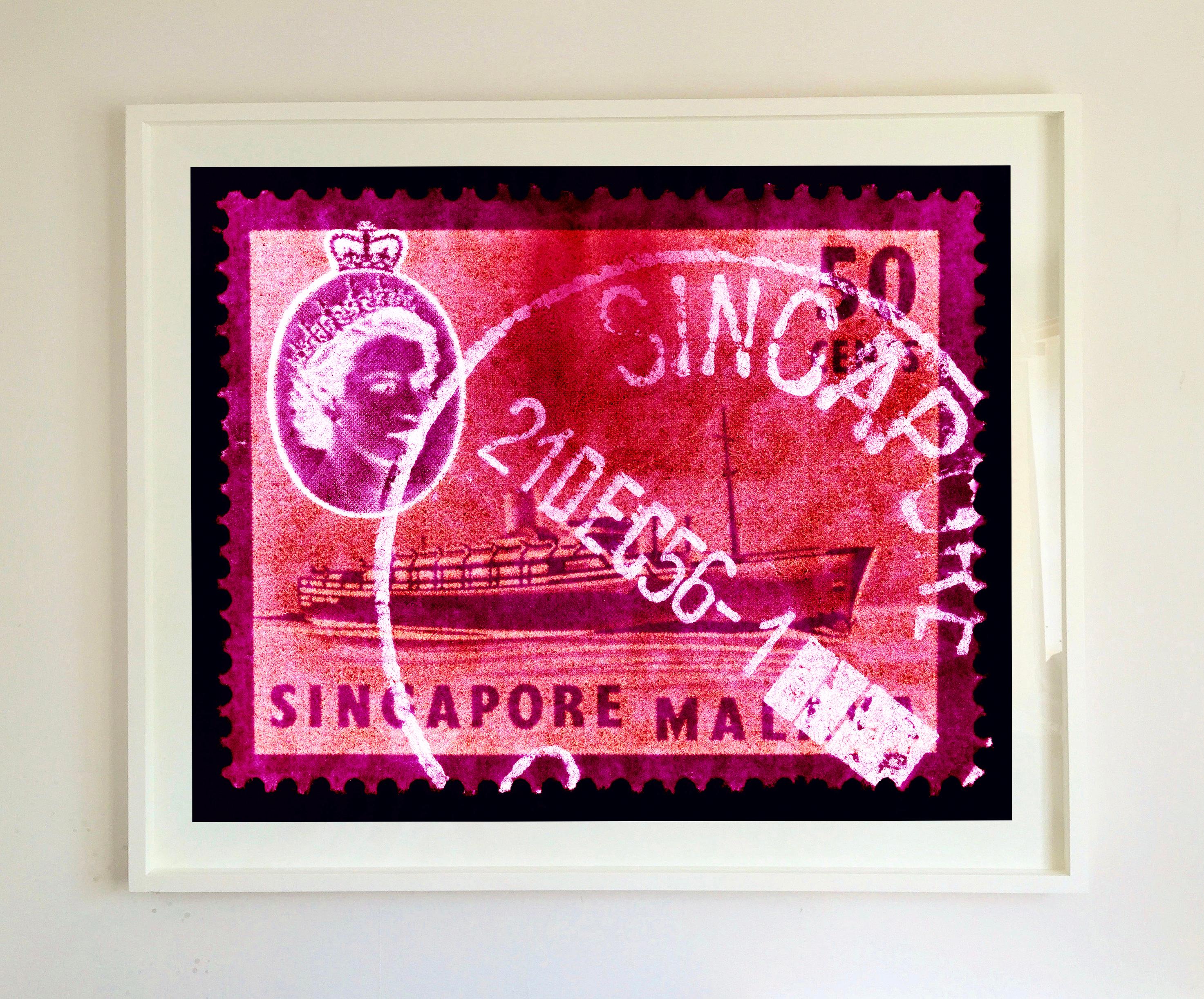 Singapur Singapore Stempel-Kollektion, 50c QEII Dampfschiff in Rosa - Pop Art-Farbe Foto (Pink), Color Photograph, von Heidler & Heeps