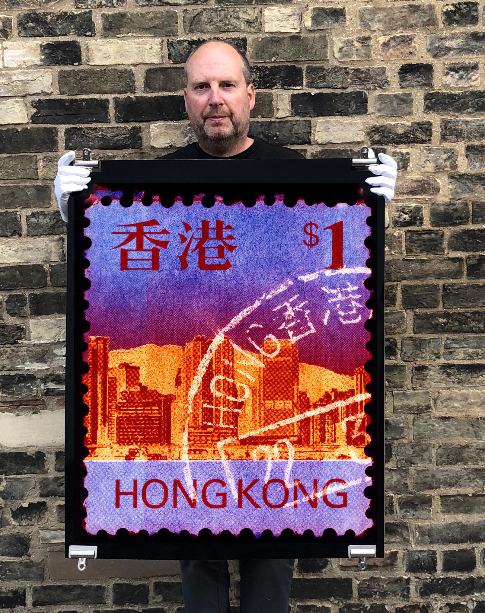 Collection de timbres, HK$1 - Photographie couleur Pop Art - Rose Color Photograph par Heidler & Heeps