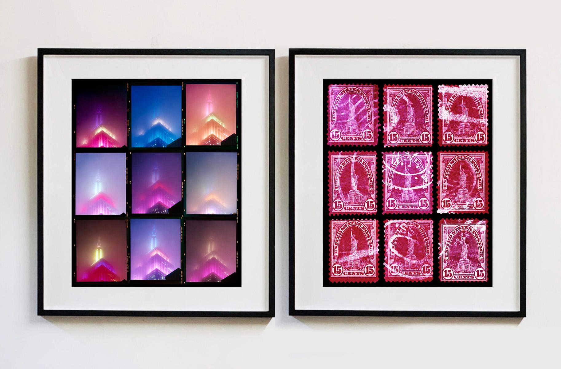 Collection de estampilles Liberty (mosaïque magenta) - Photographie couleur Pop Art en vente 1