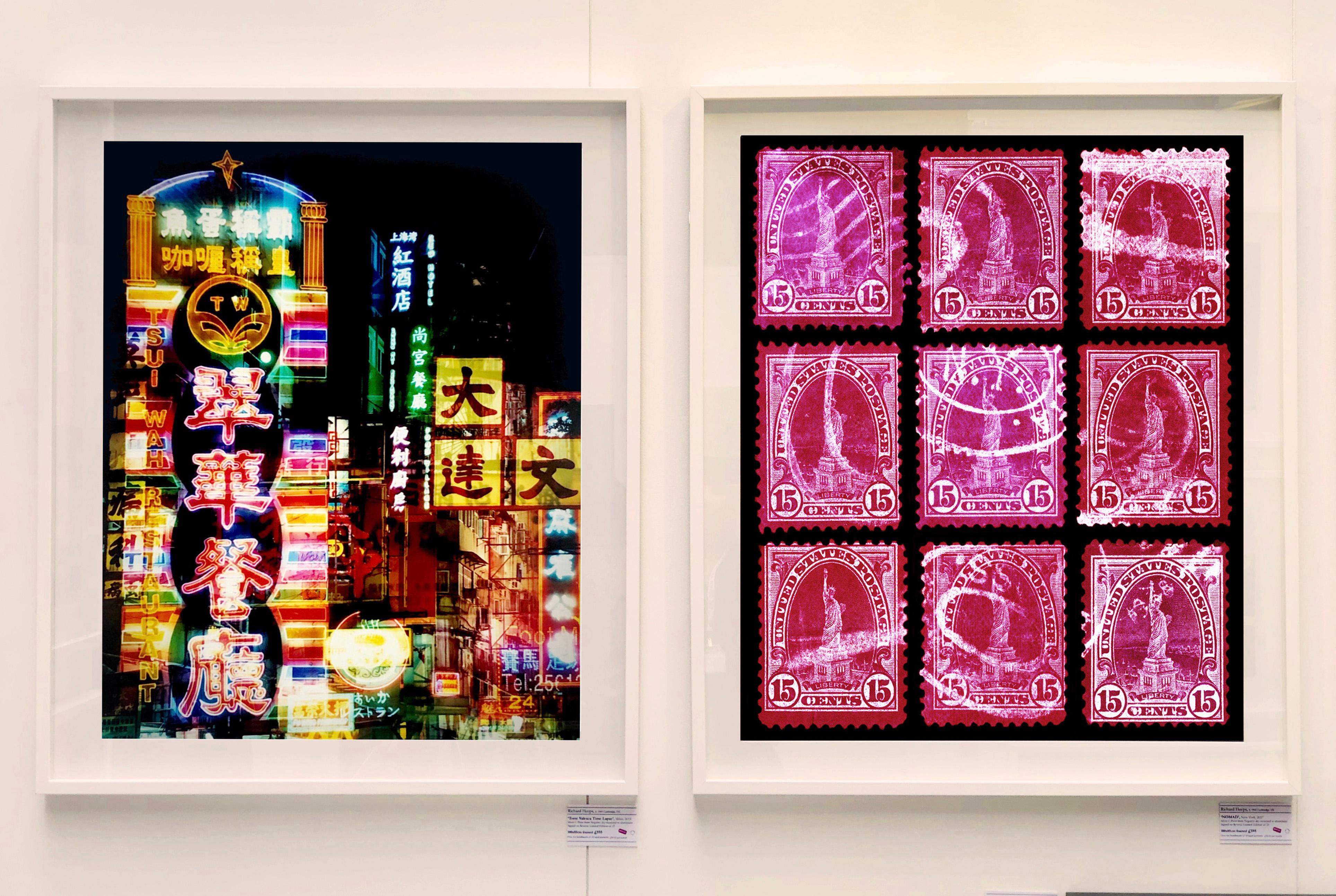 Collection de estampilles Liberty (mosaïque magenta) - Photographie couleur Pop Art en vente 5