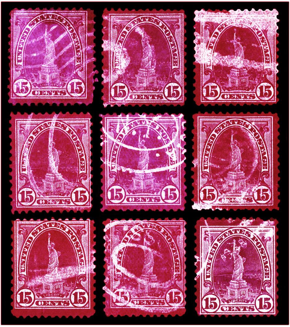 Color Photograph Heidler & Heeps - Collection de estampilles Liberty (mosaïque magenta) - Photographie couleur Pop Art