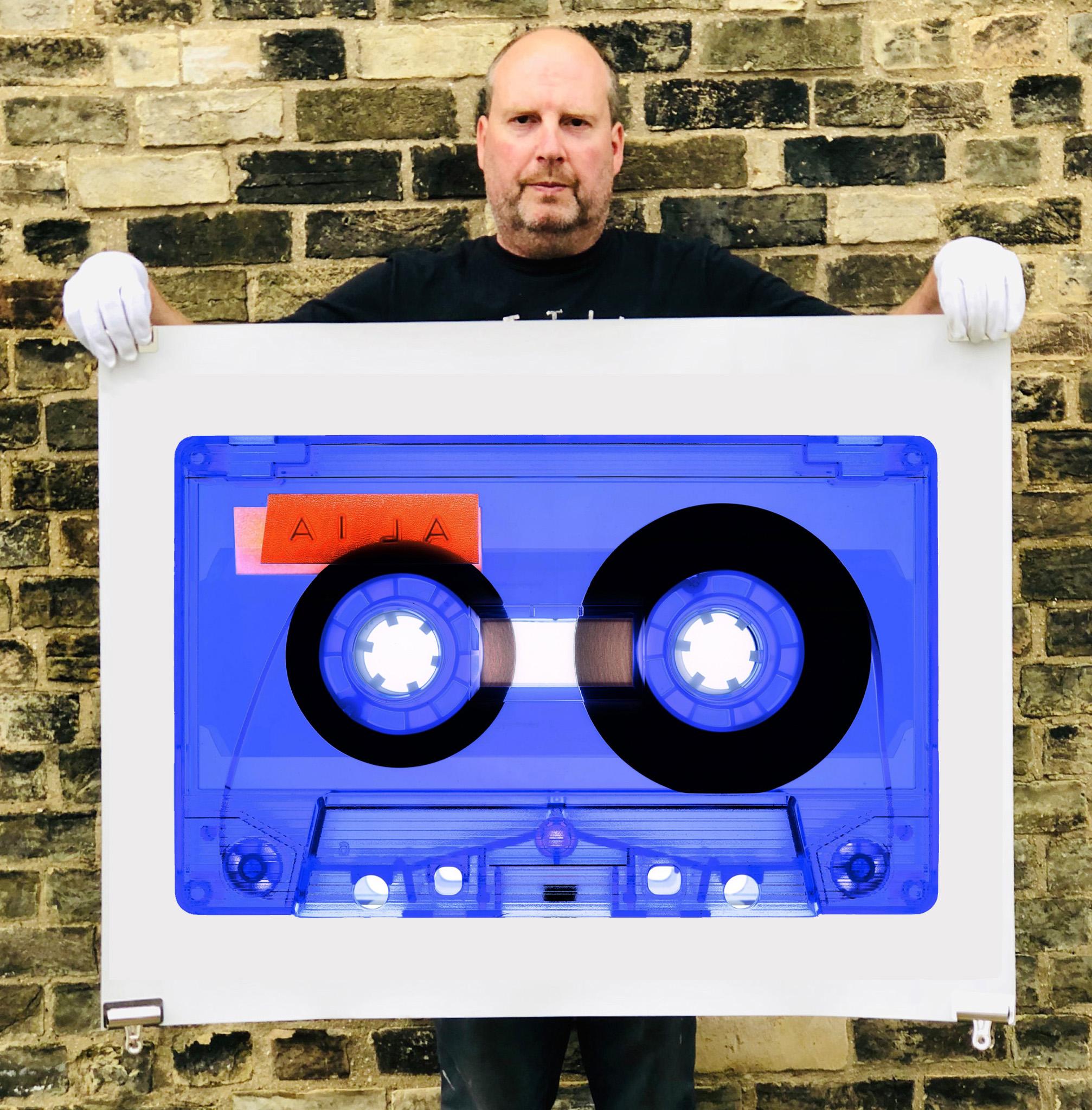 Collection de tapis, AILA Blue - Photographie couleur pop art contemporaine - Bleu Color Photograph par Heidler & Heeps