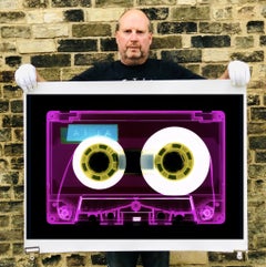 Tape-Kollektion, AILA (Rosa) – Zeitgenössische Pop-Art-Farbfotografie