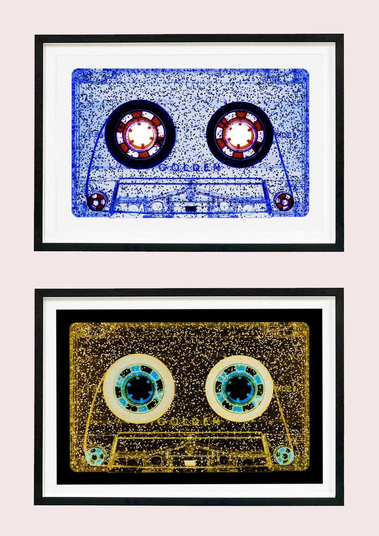 All That Glitters is Not Golden (Blu), dalla Heidler & Heeps Tape Collection - The B Sides.
Le collaborazioni Heidler & Heeps sono rappresentazioni creative del passato personale di Natasha Heidler e Richard Heeps e delle loro personalità. I nastri