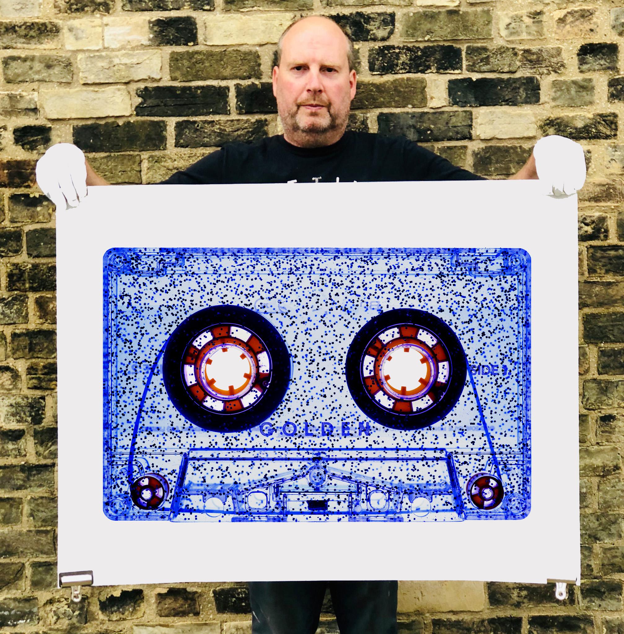Collezione di nastri, Tutto ciò che luccica non è oro (blu) - Fotografia Pop Art in vendita 1