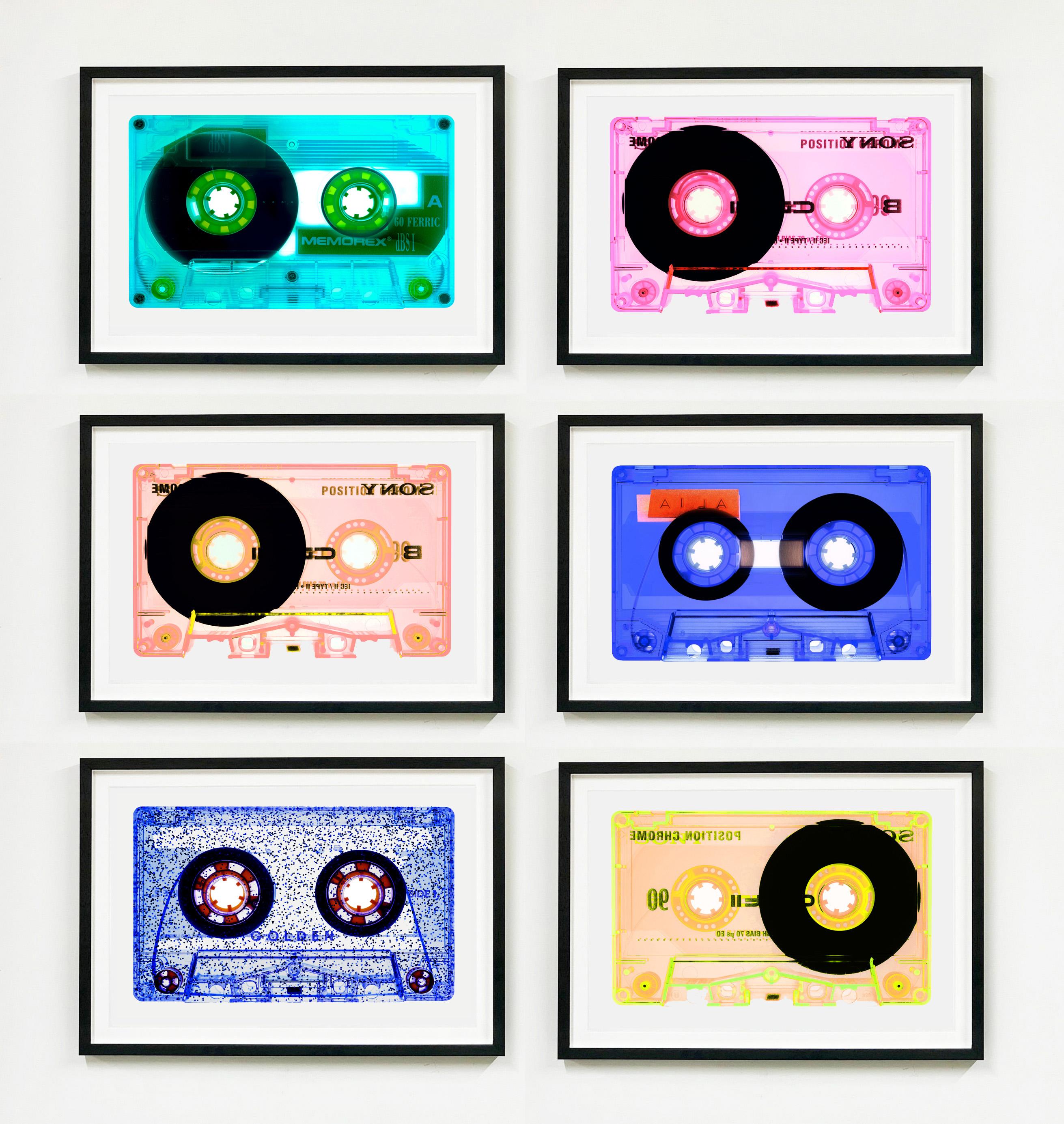 Collezione di nastri, Tutto ciò che luccica non è oro (blu) - Fotografia Pop Art in vendita 3