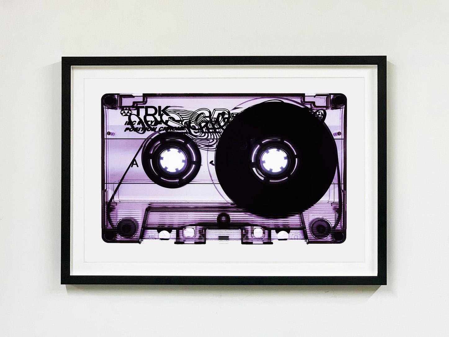 Collection de tapisserie, tapisserie à couvertures latérales A - Photographie couleur Pop Art contemporaine - Noir Color Photograph par Heidler & Heeps