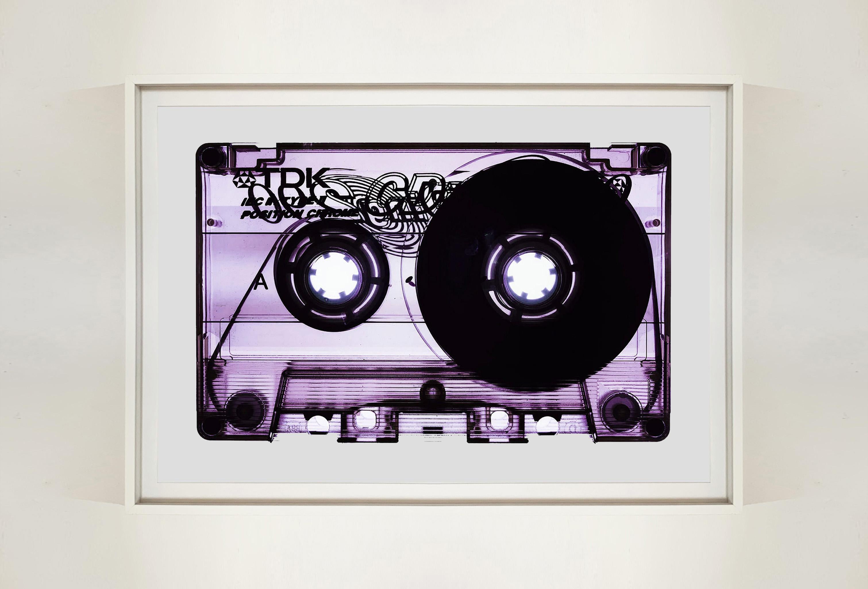 Cassette vierge face A, de la collection de cassettes Heidler & Heeps - The B Sides.
Les collaborations Heidler & Heeps sont des représentations créatives du passé personnel et de la personnalité de Natasha Heidler et Richard Heeps. Les bandes sont