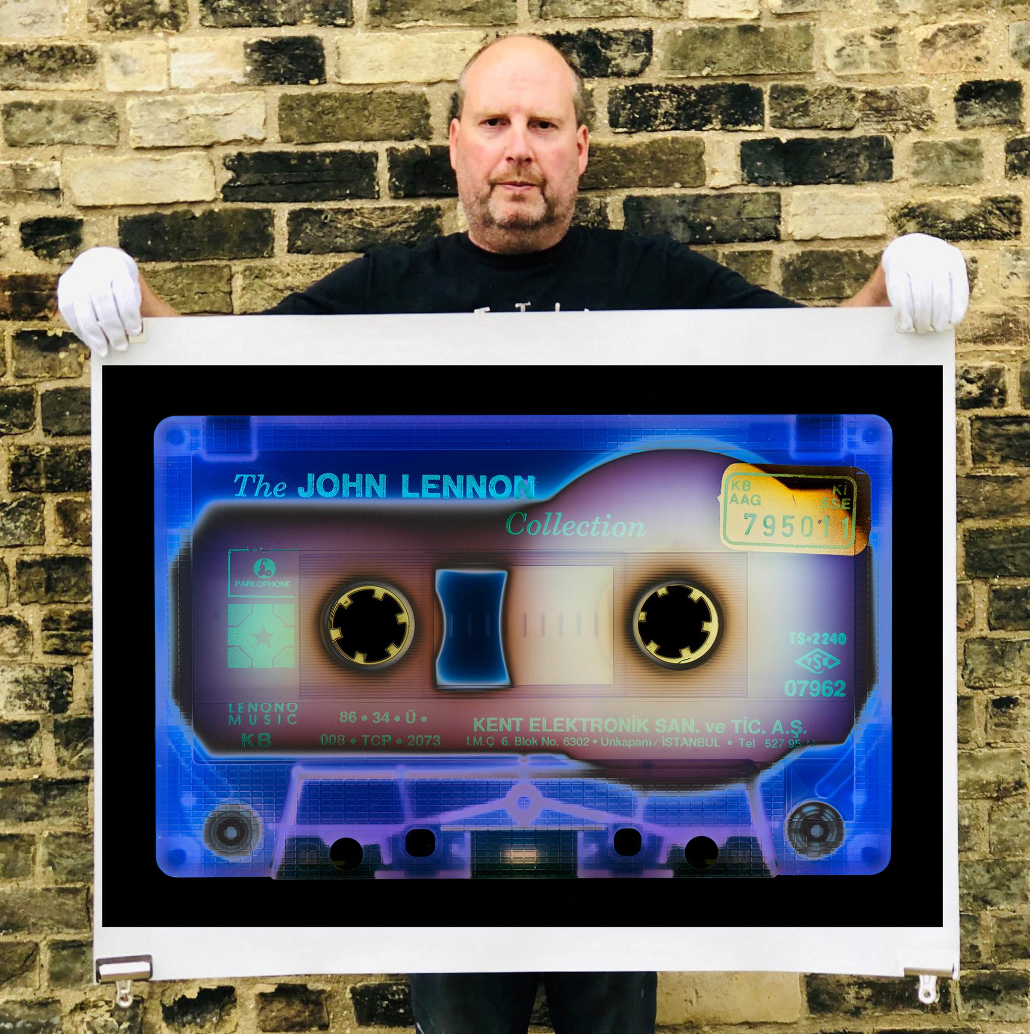 Tape Collection, Elektronik Blue - Photographie couleur Pop Art contemporaine - Noir Color Photograph par Heidler & Heeps