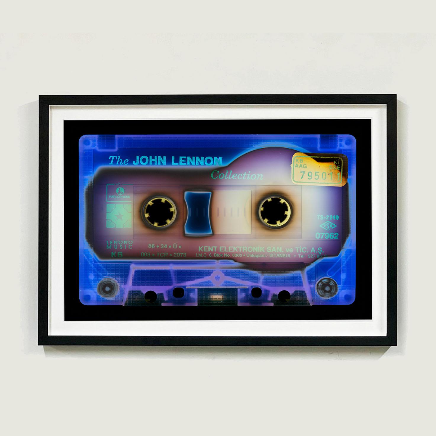 Tape Collection Elektronik Blue- Zeitgenössische Pop Art Farbfotografie – Print von Heidler & Heeps
