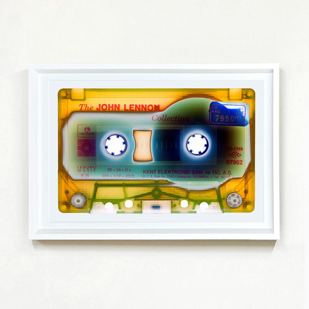 Tape Collection Elektronik - Photographie couleur Pop Art contemporaine - Marron Print par Heidler & Heeps