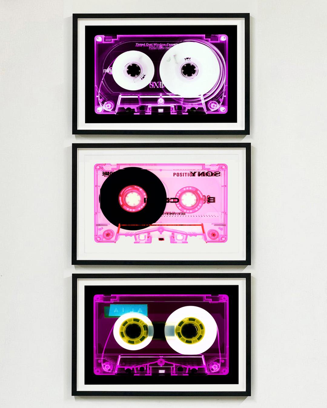 Set von drei Kunstwerken aus der Tape-Kollektion Pop of Pink – Pop-Art-Farbfotografie  im Angebot 1