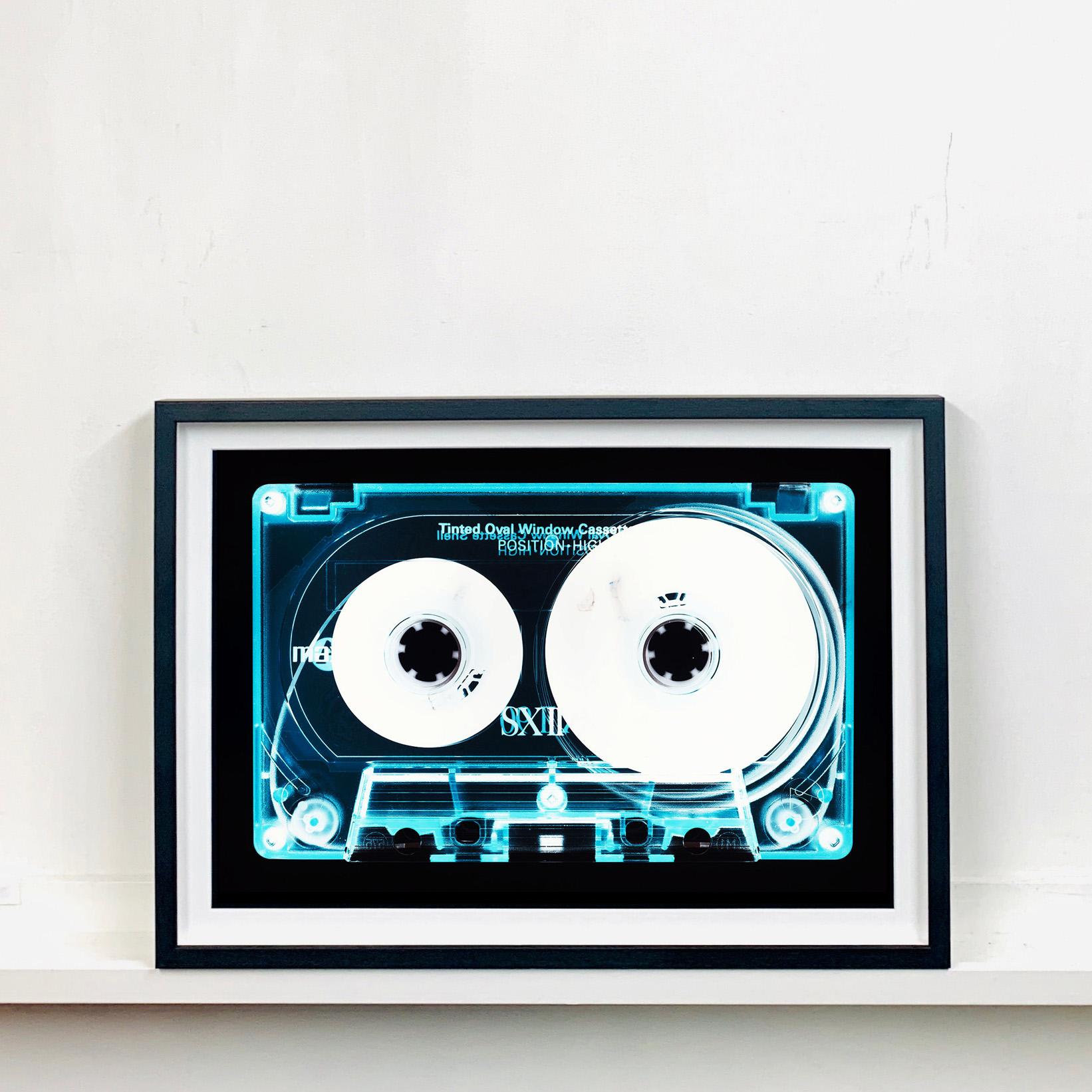 Collection de tapisserie - Cassette de fenêtre ovale teintée - Music Pop Art conceptuel en couleurs - Print de Heidler & Heeps