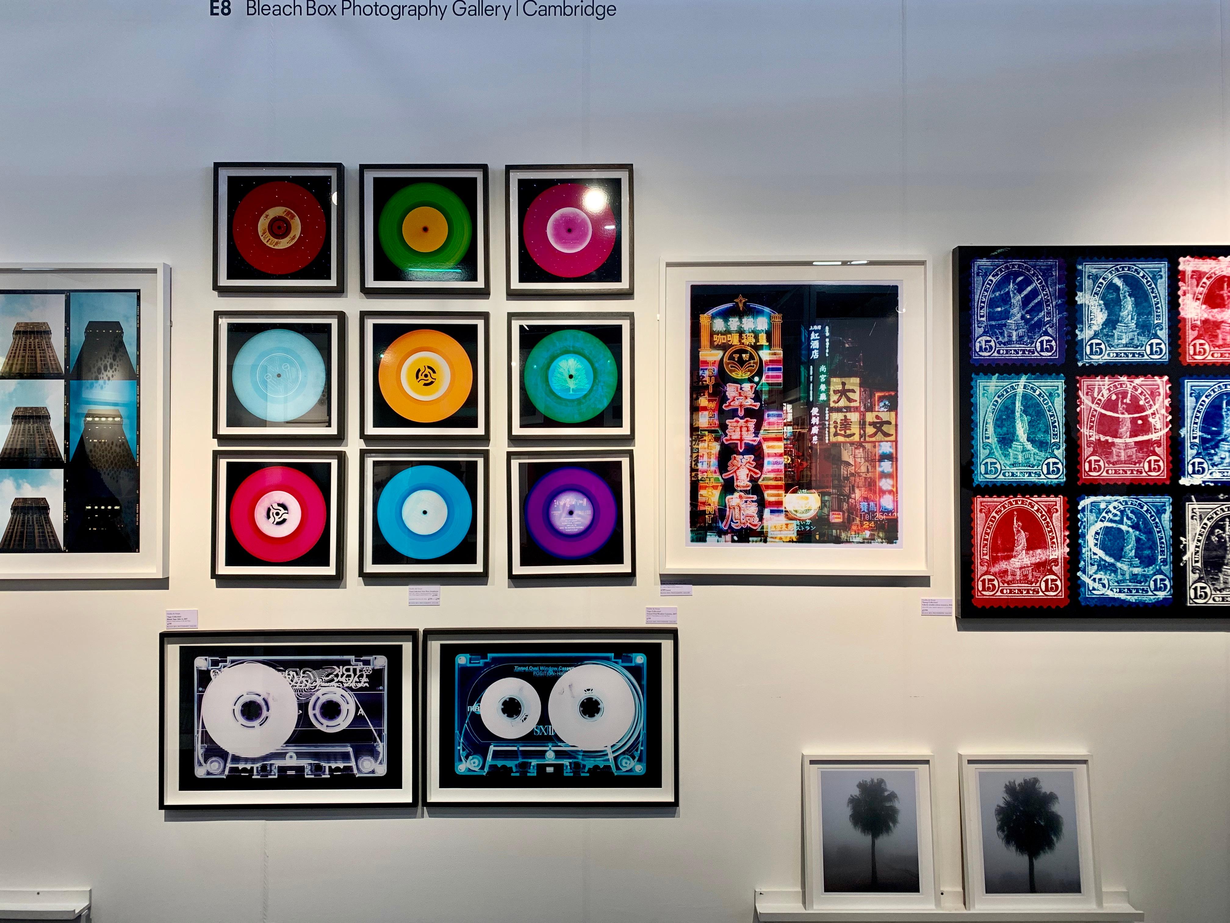 Collection de tapisserie - Cassette de fenêtre ovale teintée - Music Pop Art conceptuel en couleurs en vente 2