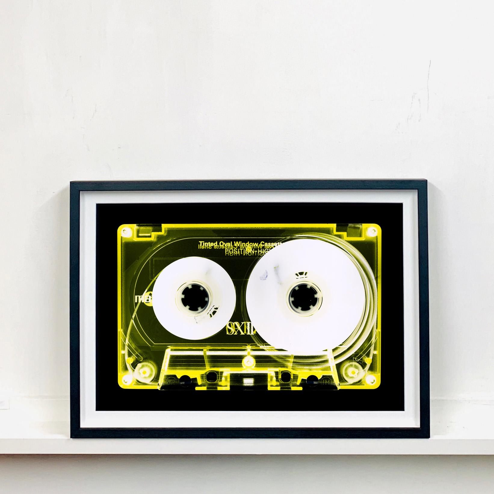 Cassette teintée en jaune de la collection de cassettes de Heidler & Heeps.
Les collaborations Heidler & Heeps sont des représentations créatives du passé personnel et de la personnalité de Natasha Heidler et Richard Heeps. Les bandes sont